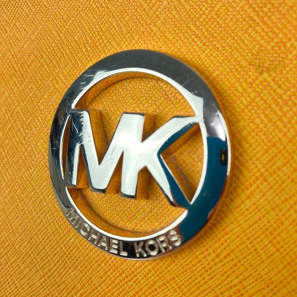 MICHAEL KORS Jet Set Large Saffiano Leather Shoulder Bag - $558. - Picture 5 of 12